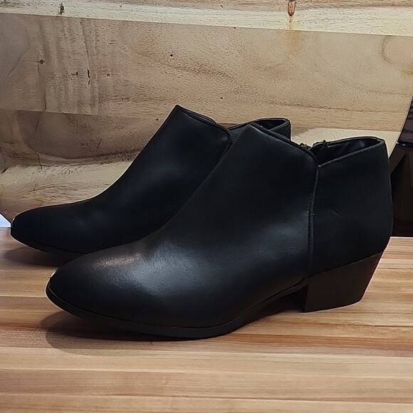 STYLE & CO WILEYY BLACK ANKLE ZIPPER BOOTIES SIZE 10 NWOB CUTE - Picture 1 of 16